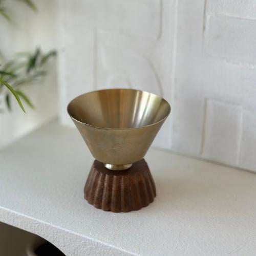 استاند تقديم معدن ذهبي