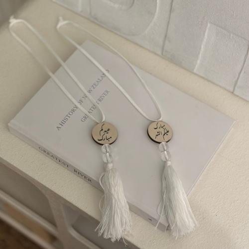 تعليقات لون ابيض