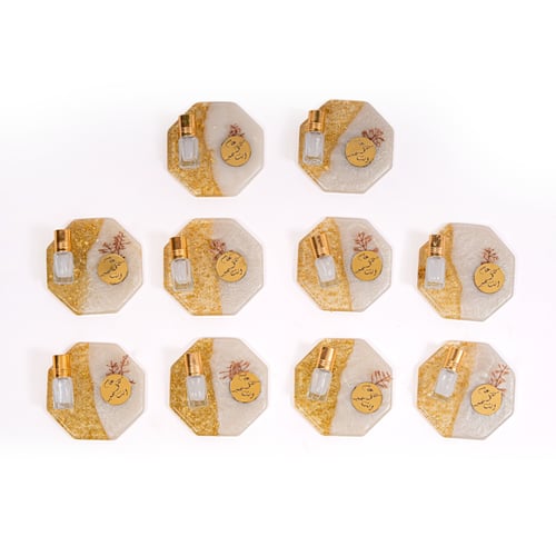 10 توزيعات ريزين مع مسك و عبارة مخصصة