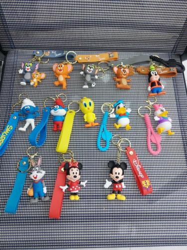 مداليات مفاتيح أبطال وشخصيات كرتونية