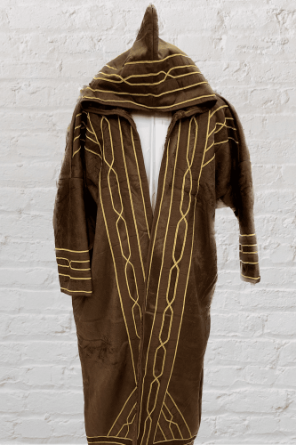 فروة رجالي مخمل بني شريط ذهبي