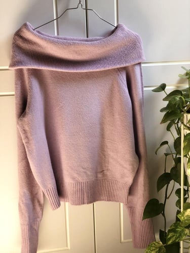 وليسَ في الأرض قمرًا كالذي في عينَاك