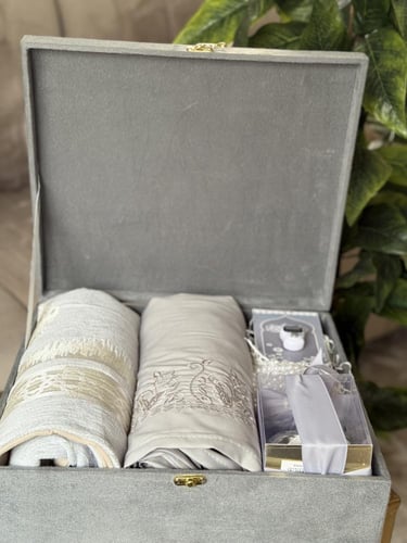 "لمسة فخامة.. في كل قطعة."