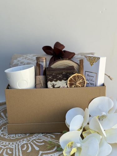 مثل الغَيم مُترفـة ، مُتوردة ، مُلفتة ، مُبهرة