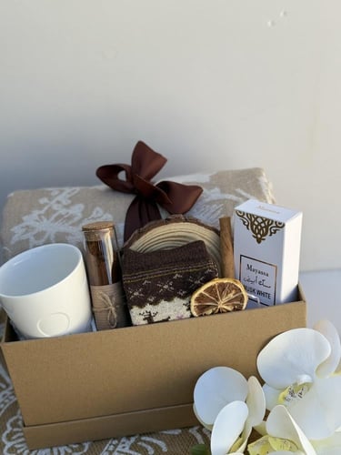 مثل الغَيم مُترفـة ، مُتوردة ، مُلفتة ، مُبهرة