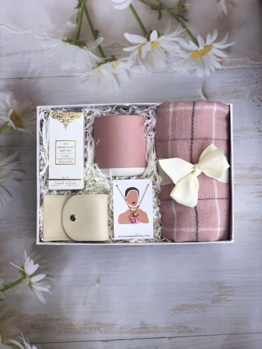 أهديك وأنت هديتي من الله