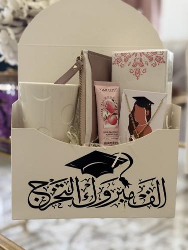 تخرجت عيون خالتها