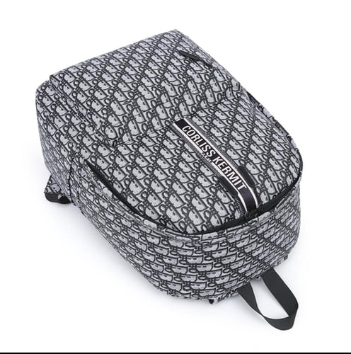 شنطة ظهر أنيقة وعملية