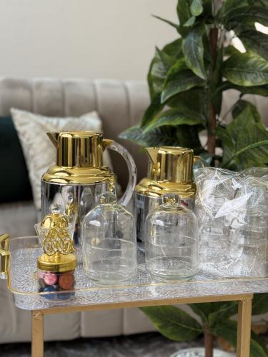 "أصل الضيافة. تميزي بهديتك -طقم ترامس قصر الاواني...