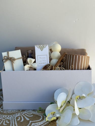 مثل الغَيم مُترفـة ، مُتوردة ، مُلفتة ، مُبهرة