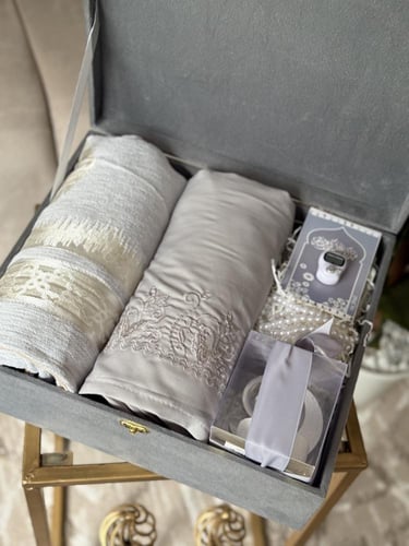 "لمسة فخامة.. في كل قطعة."