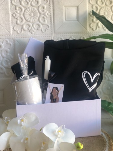 صديقتي عندماَ عرفتك جعلتنيَ اشعَر ان انَ للحياةَ ح...