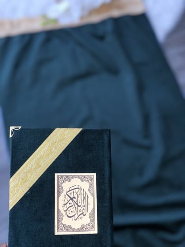 رمضان كريم - سجاد مخمل ومصحف - عودي