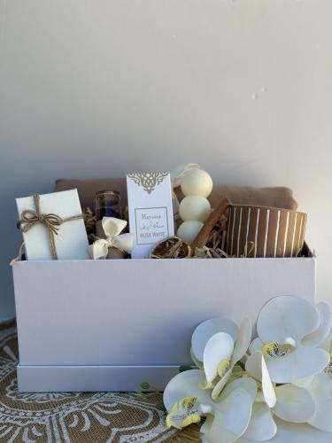 مثل الغَيم مُترفـة ، مُتوردة ، مُلفتة ، مُبهرة