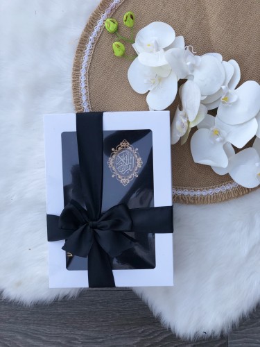 سجاد مخمل ومصحف - اسود