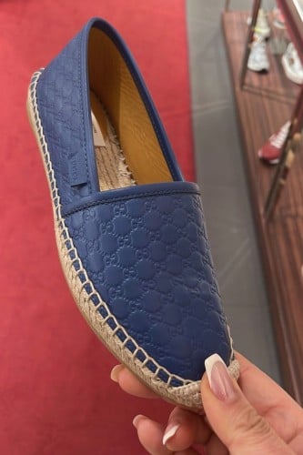 شوز قوتشي ازرق