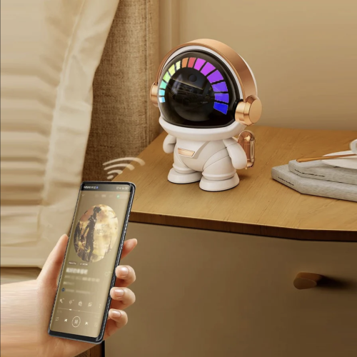 مكبر صوت سبيكر بلوتوث شكل رائدفضاء مع اضاءة RGB ,...