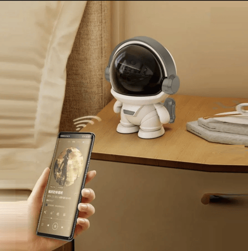 مكبر صوت سبيكر بلوتوث شكل رائدفضاء مع اضاءة RGB ,...