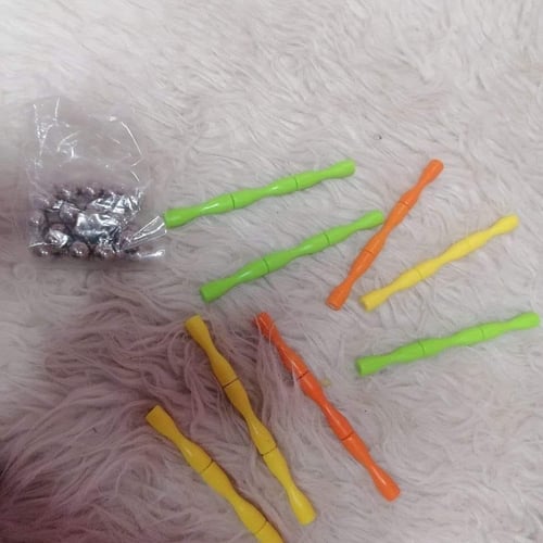 لعبة تركيب مؤلفة من 50 قطعة من عيدان و كرات مغناطي...