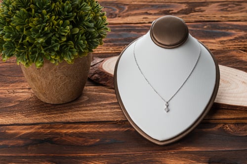 سلسال على شكل "معيّن"