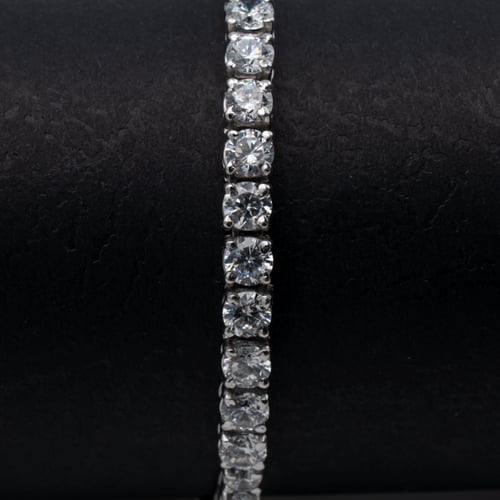 إسوارة فضة مرصعه بحبات زركون السويسري