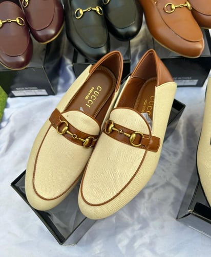 شوز رقم 917