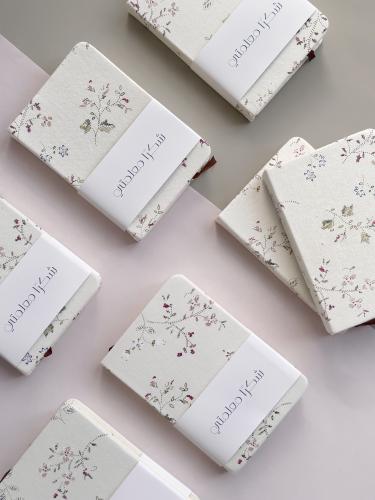 7 حبات - دفتر بنقش الورود مع ثيم ورقي ليوم المعلم