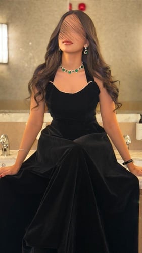 فستان اسود مخمل