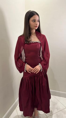 Velvet Bloom – ترف العنّابي