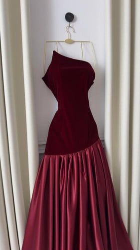 فستان سهرة مخملي وستان بلون توتي فاخر