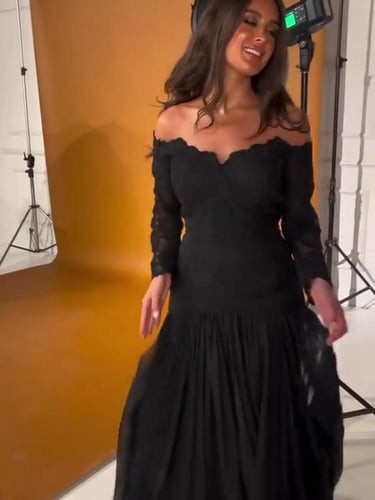 فستان الدانتيل الأسود الملكي