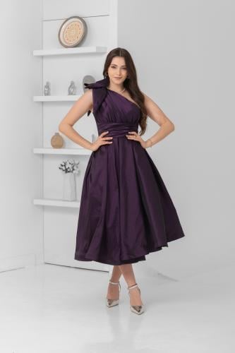 فستان عنابي بلاسيه