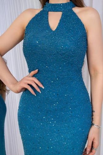 فستان سهرة أزرق متدرج مطرز ترتر لامع – قصة ضيقة بي...