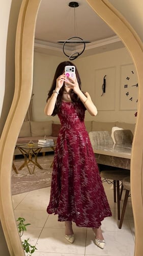 فستان هادئ وأنثوي وفخم جدًا ميدي