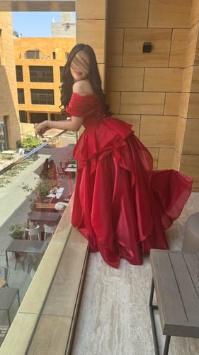 فستان لماع احمر