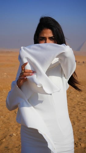 فستان ابيض ناعم