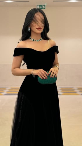 فستان اسود مخمل