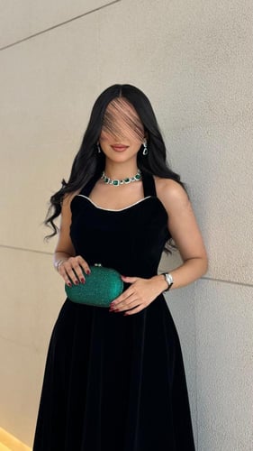 فستان اسود مخمل