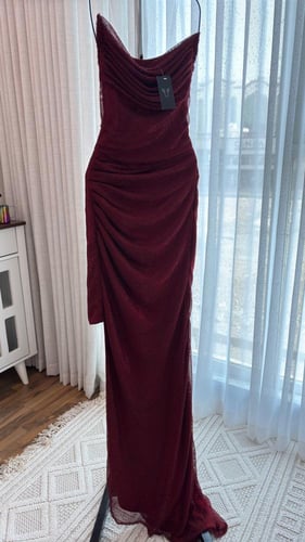 فستان سهرة “همسة بورغندي"