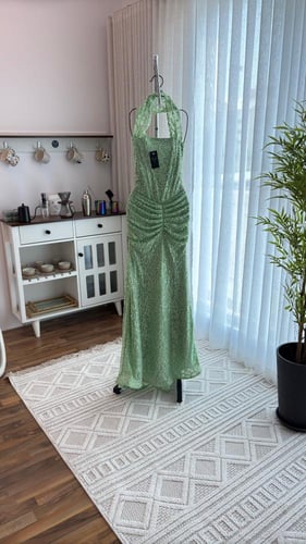 فستان سهره دانتيل مطرز – تصميم فاخر ونعومة فخمة