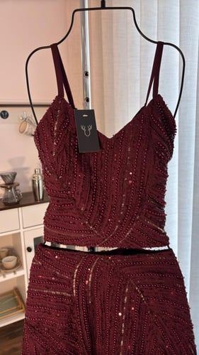 طقم إيلين برغندي لامع