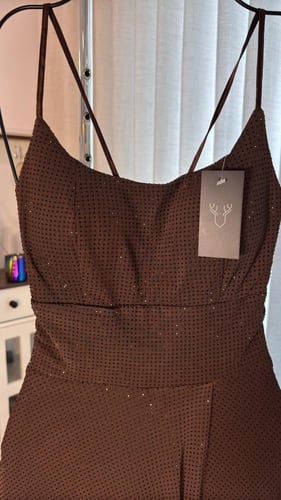 فستان بني لامع ترتر مطرز كمبيوتر بربطات خلفية كروس...