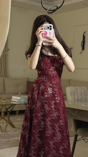 فستان هادئ وأنثوي وفخم جدًا ميدي