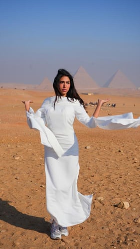 فستان ابيض ناعم