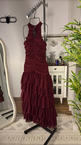 فستان ميدي كشكش طبقات هالتر