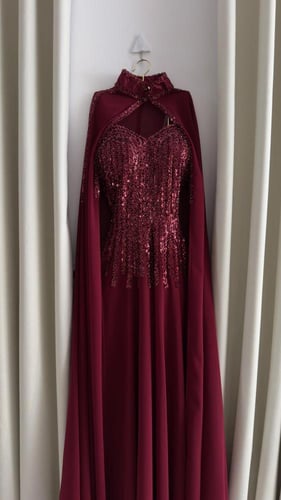 فستان سهرة قطعتين بتطريز ترتر فاخر مع كاب شيفون عو...