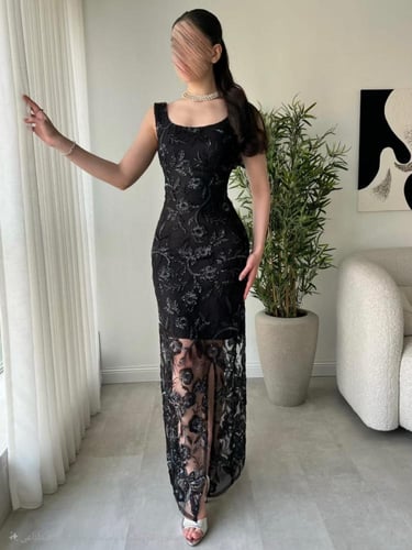 فستان سهرة فاخر بتطريز مشجّر