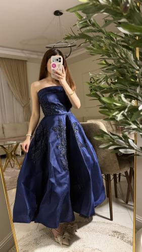 * Navy Blossom – فستان الزهرة الكحلية