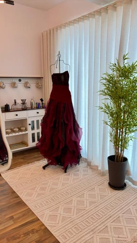 فستان سهرة عنابي أنيق – توب باربي، كشكش أورجنزا، م...