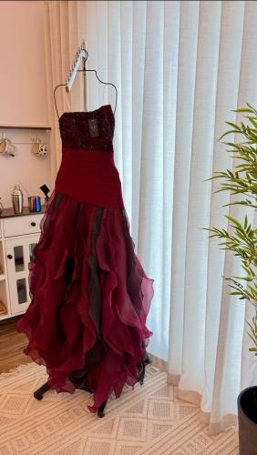 فستان سهرة عنابي أنيق – توب باربي، كشكش أورجنزا، م...